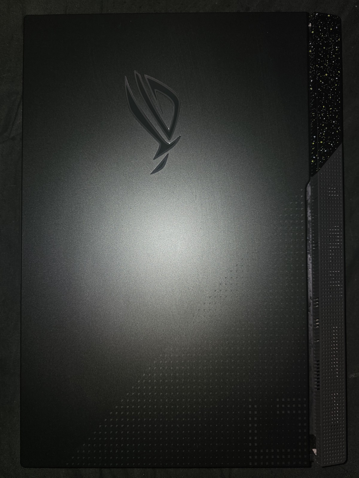 Asus ROG Strix G17 G713 144Hz FHD, Ryzen 9 7940HX, 40GB DDR5, RTX 4050 NO SSD