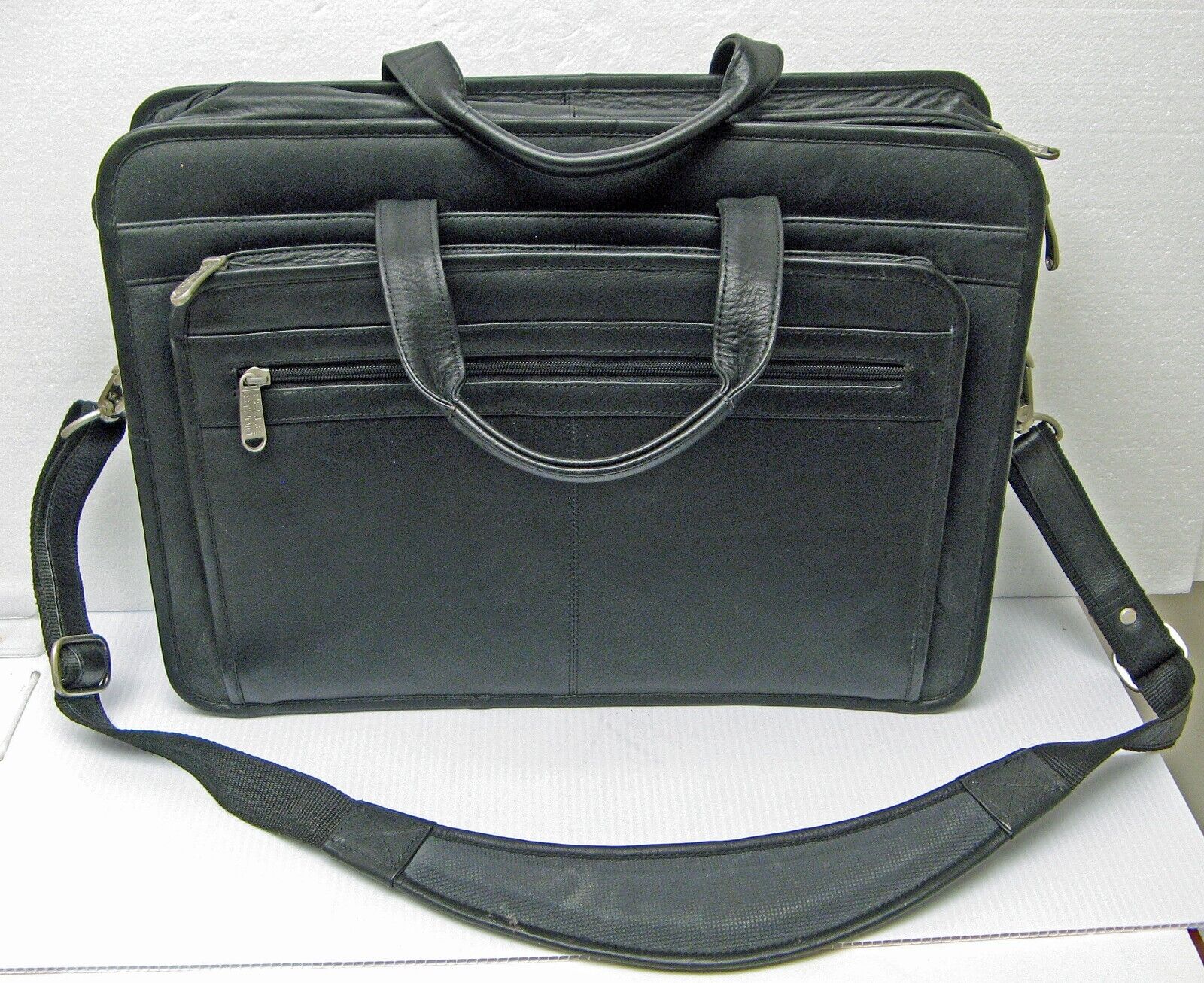 Laptop computer Wilsons Leather Pelle Studio bag briefcase w/ strap black M