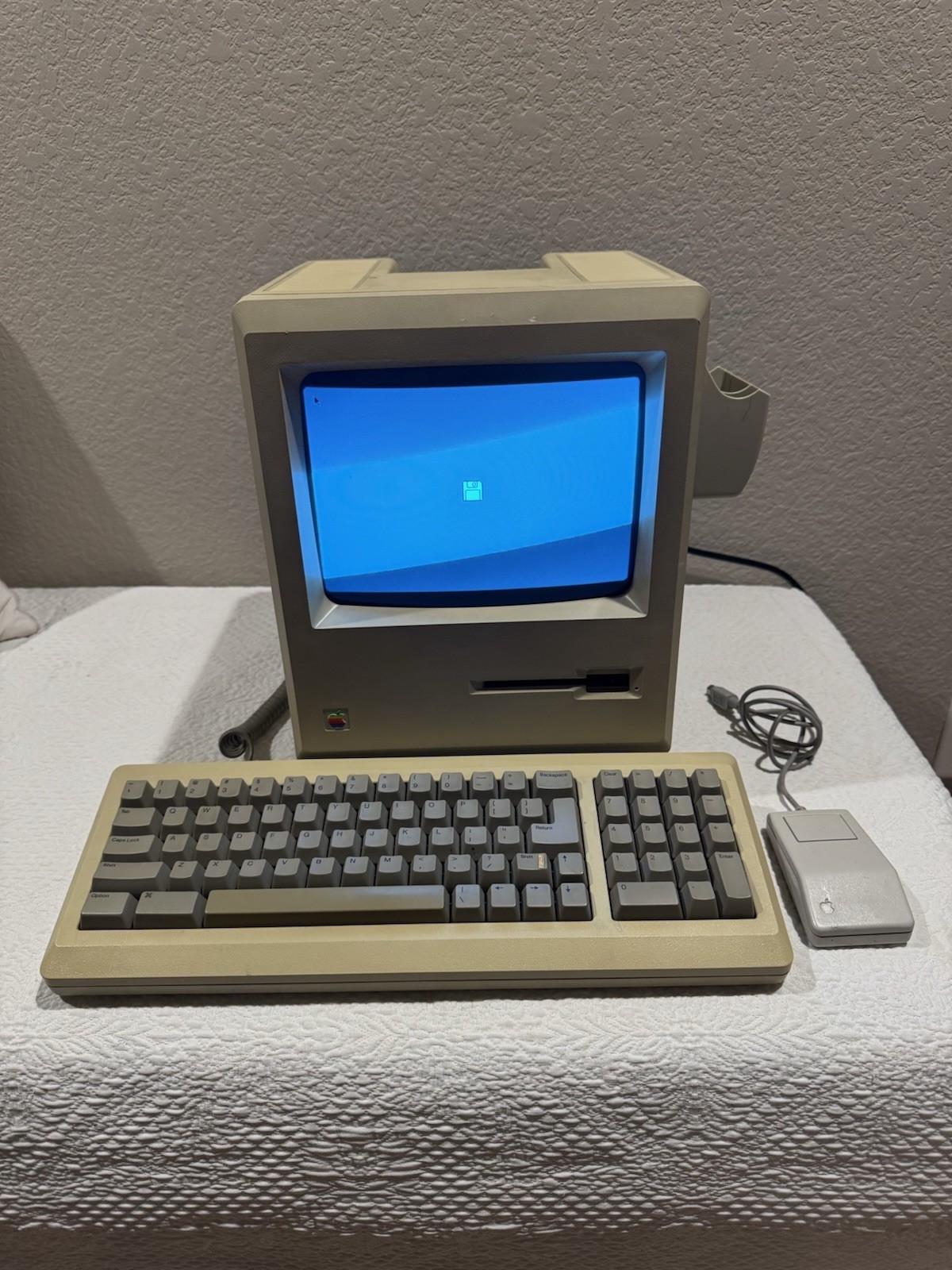 Apple Macintosh Plus 1Mb Vintage Desktop Computer w/ Keyboard & Mouse