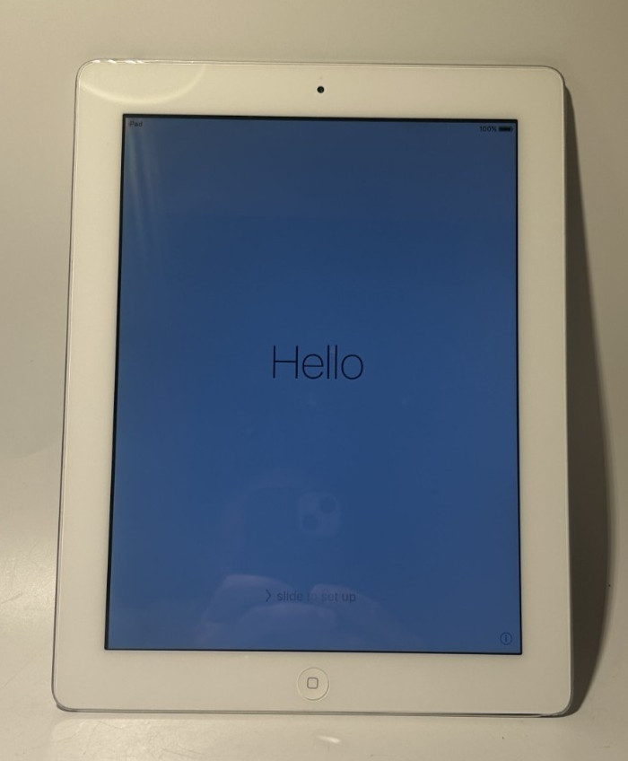 Apple iPad 2 A1395 32GB WiFi 9.7" Tablet iOS 9.3.5 + Apple Charger Bundle
