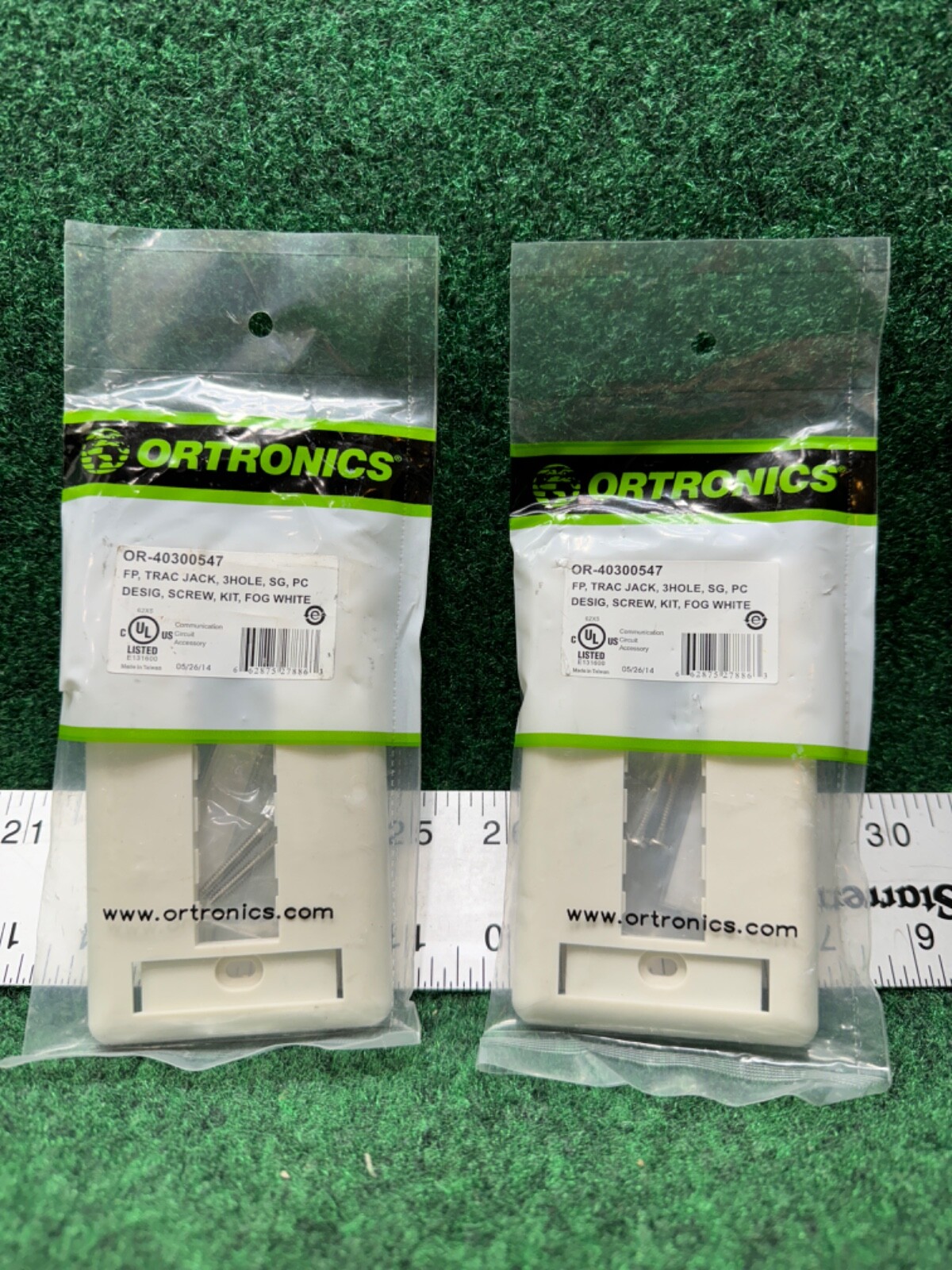 2 - Ortronics OR-40300547 Faceplate TracJack, 3 hole Fog White