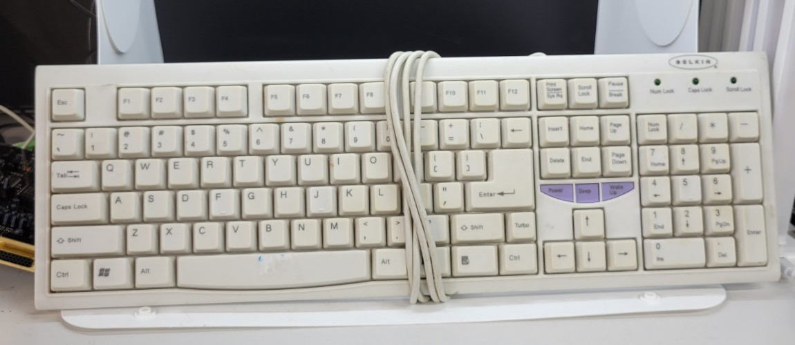 Vintage-Belkin KB- 6869   Wired Keyboard PS/2 -PS2 - Tested