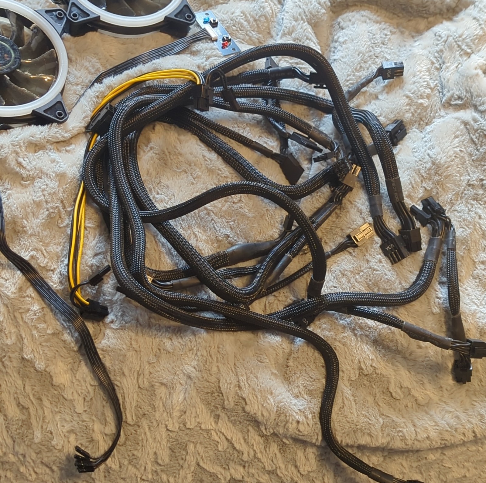 upHere RGB Case Fan Set Multicolor Lighting Controller SATA Black White