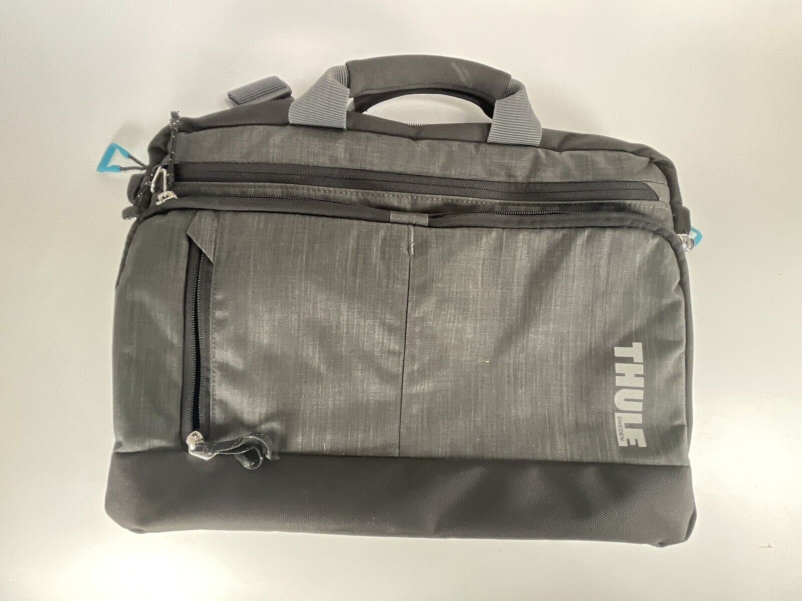 Thule Stravan 15” Laptop Tablet Travel Messenger Bag Gray