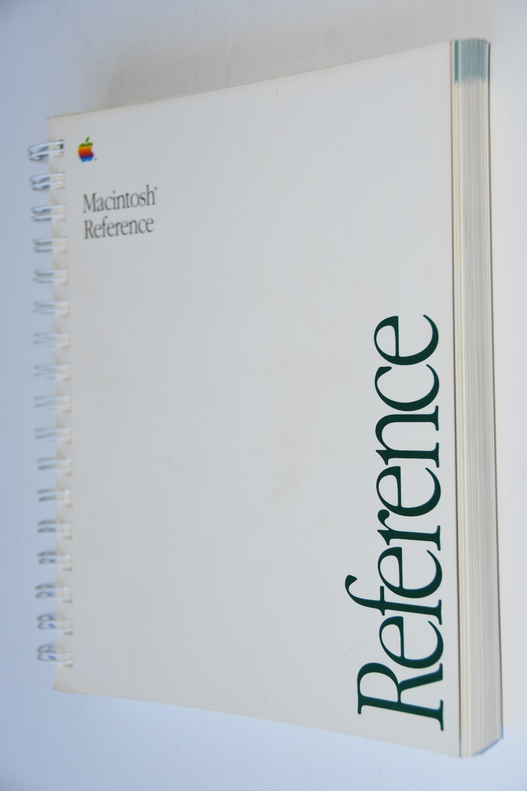 1990 Apple MACINTOSH REFERENCE Mac Users Owners Guide Vintage 030-3904-A book GC