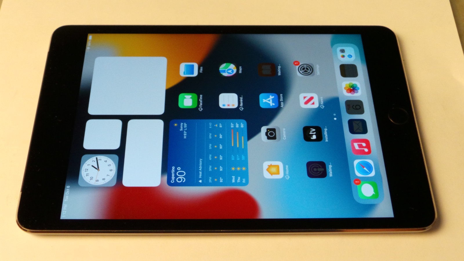 Apple iPad Mini 4 Wi-Fi + Cellular 128 GB Gray Model [A1550] - Works Great