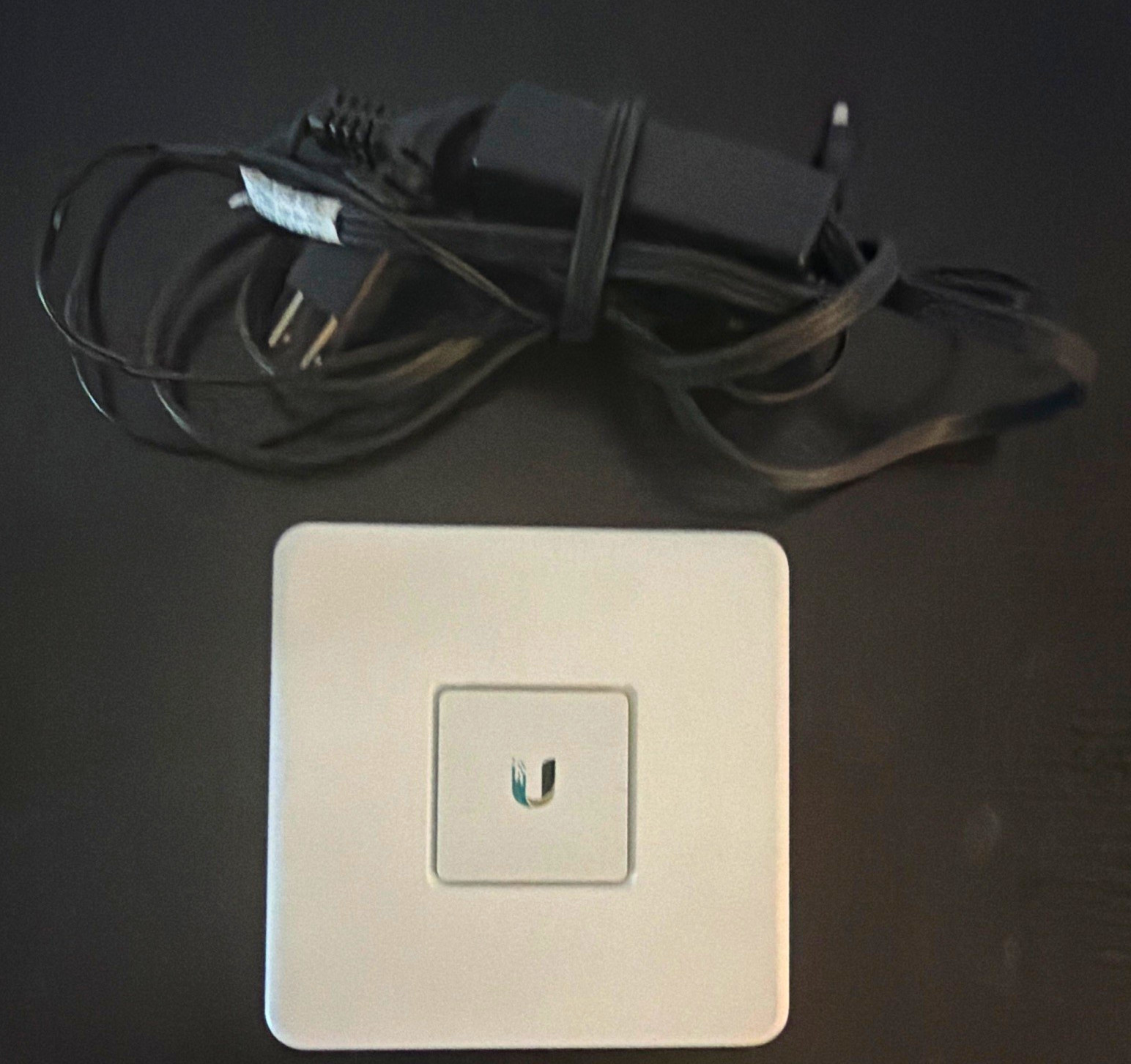 Ubiquiti Networks UniFi Security Gateway USG 1Gbps RJ-45 1 LAN 1 WAN + Adapter