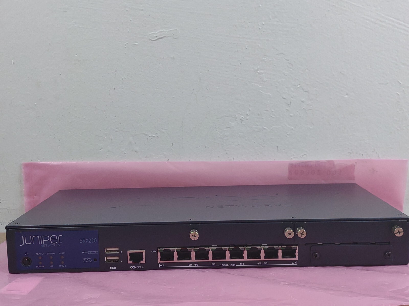Used Juniper SRX220 SRX Series Service Gateways