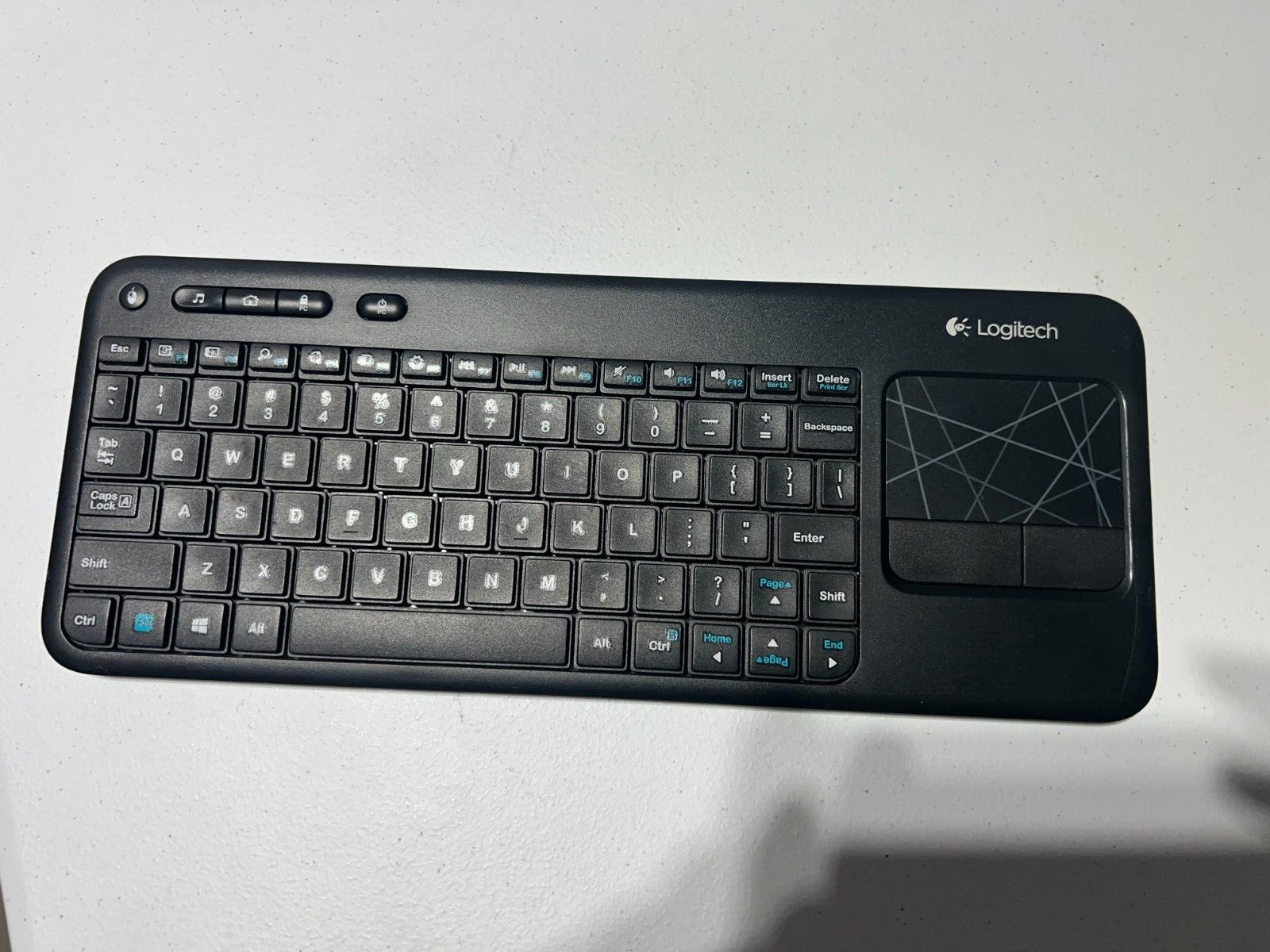 Logitech K400R Wireless Touch Keyboard w touchpad, black/white.