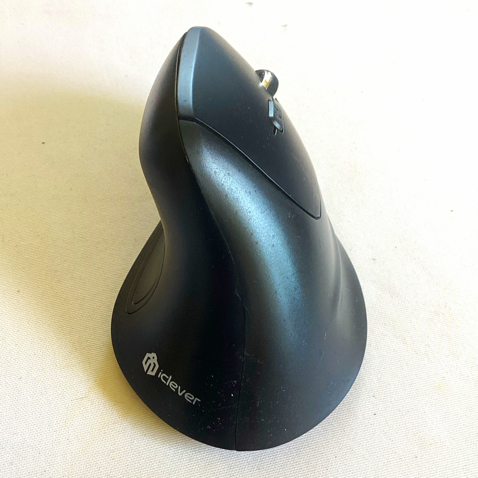 iClever Wireless Vertical Ergonomic Optical Mouse Right-Hand 1600DPI IC-BK08