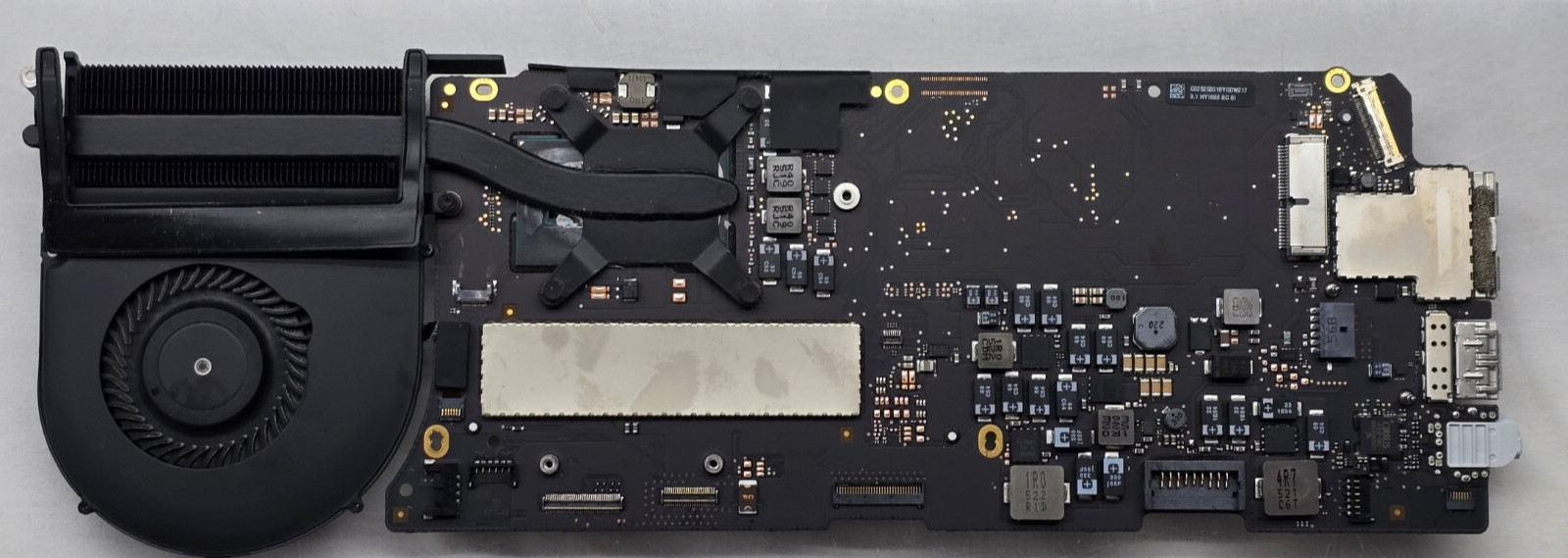 Apple Macbook Pro A1502 13" 2015 Logic Board. 3.1GHz i7 8GB 661-02358 820-4924-A