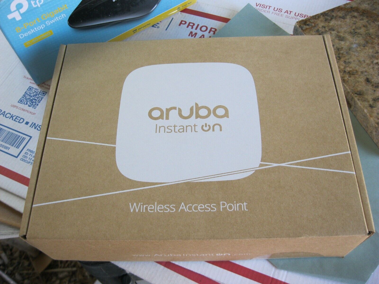 NEW - Aruba Networks APIN0305 R3J23A Wireless Access Point Instant On