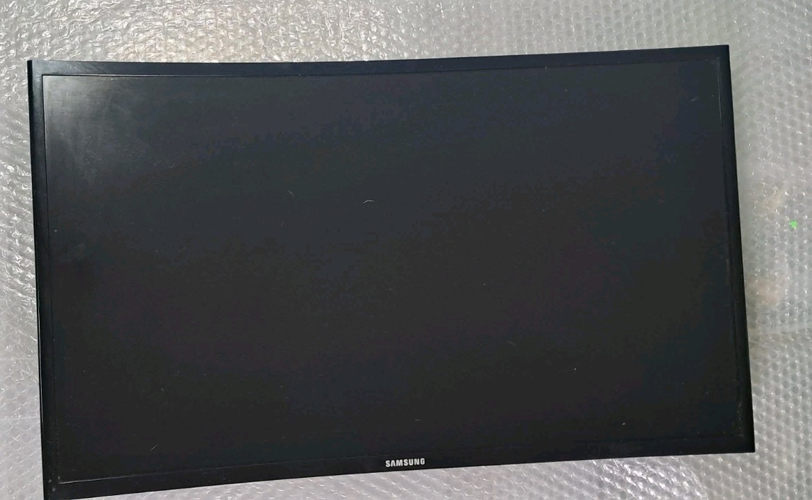 Samsung 27" Ultra-Slim LED Curved Monitor HDMI (LC27F390FHN) ™