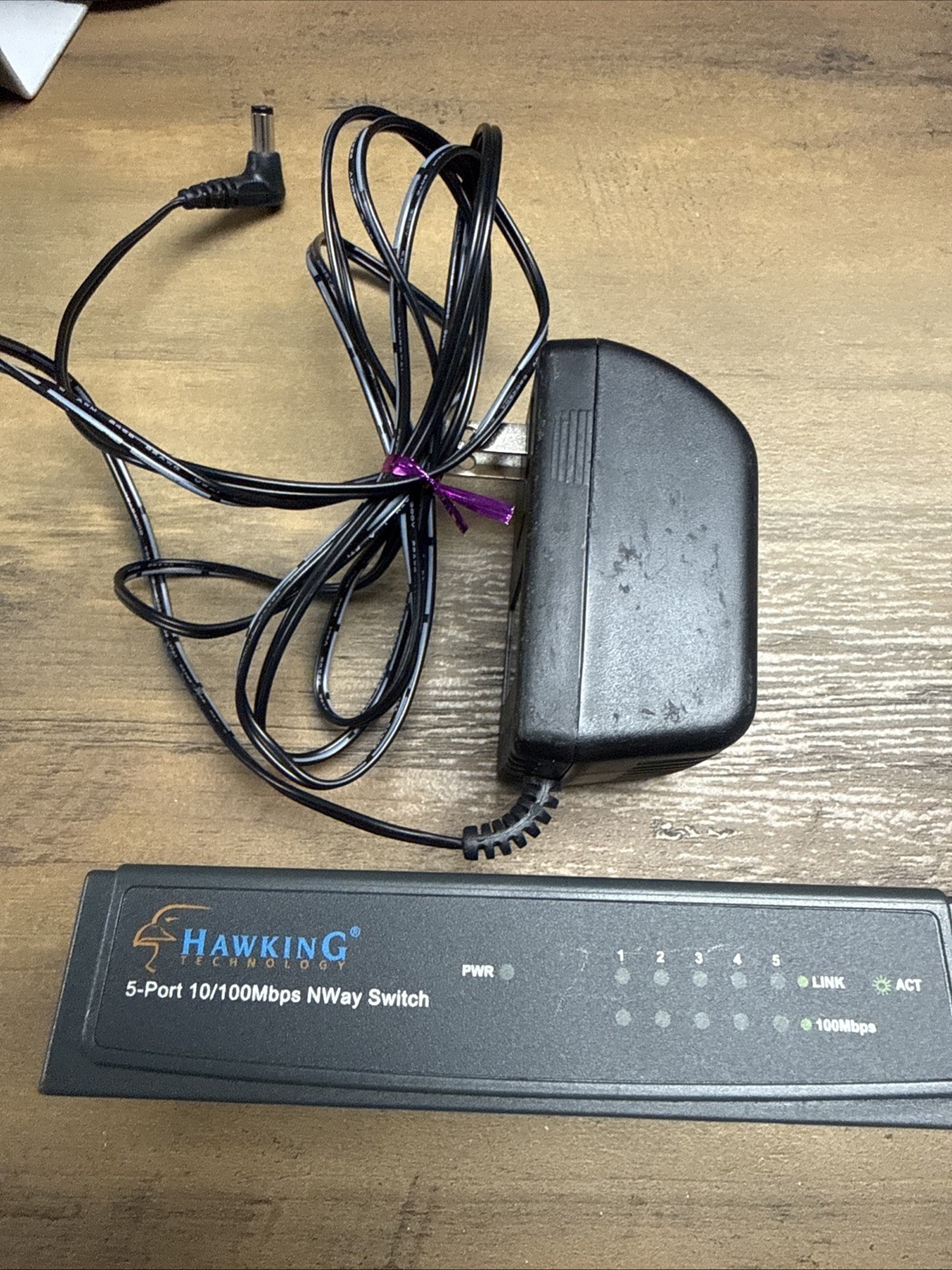 Hawking Technology PN205ES 5 Port 10/100Mbps  Switch- Tested