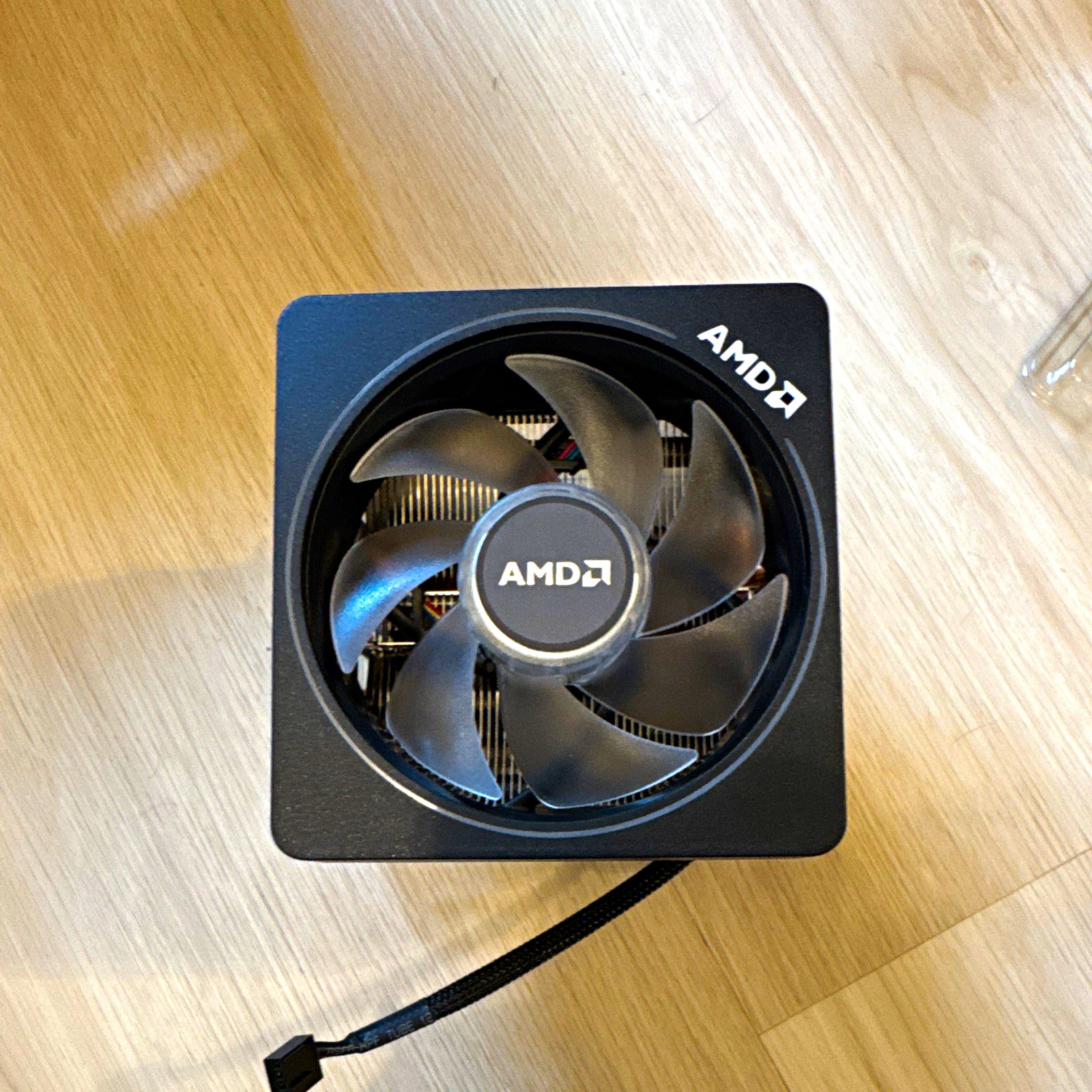 (NO CPU)AMD Wraith Prism RGB CPU Cooler Heatsink Fan Socket AM4 4-Pin 712-000075