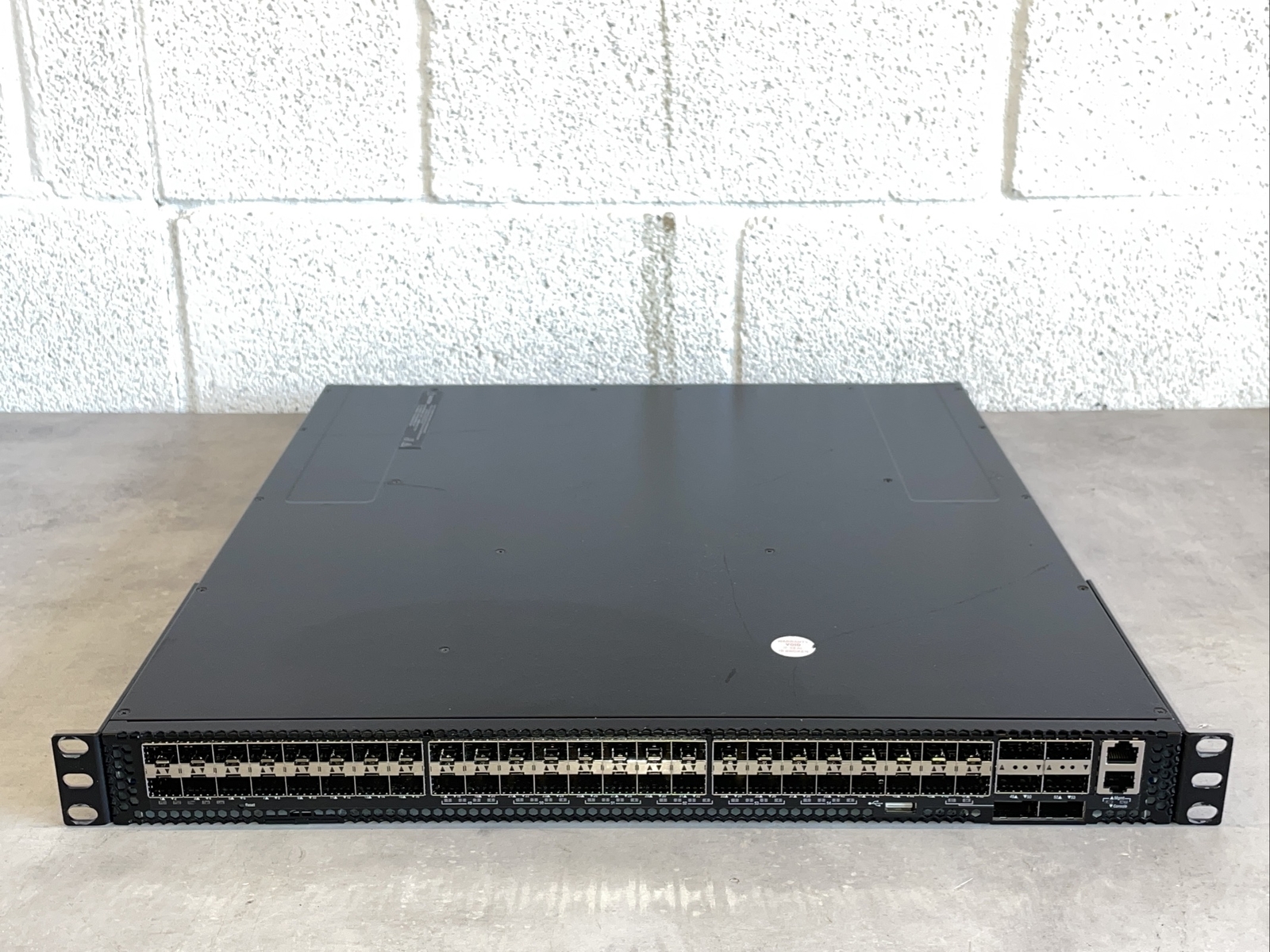 Edge-Core Network Switch 5812-54X-O-AC-F | 48 Port SFP+ | AS5812-54X