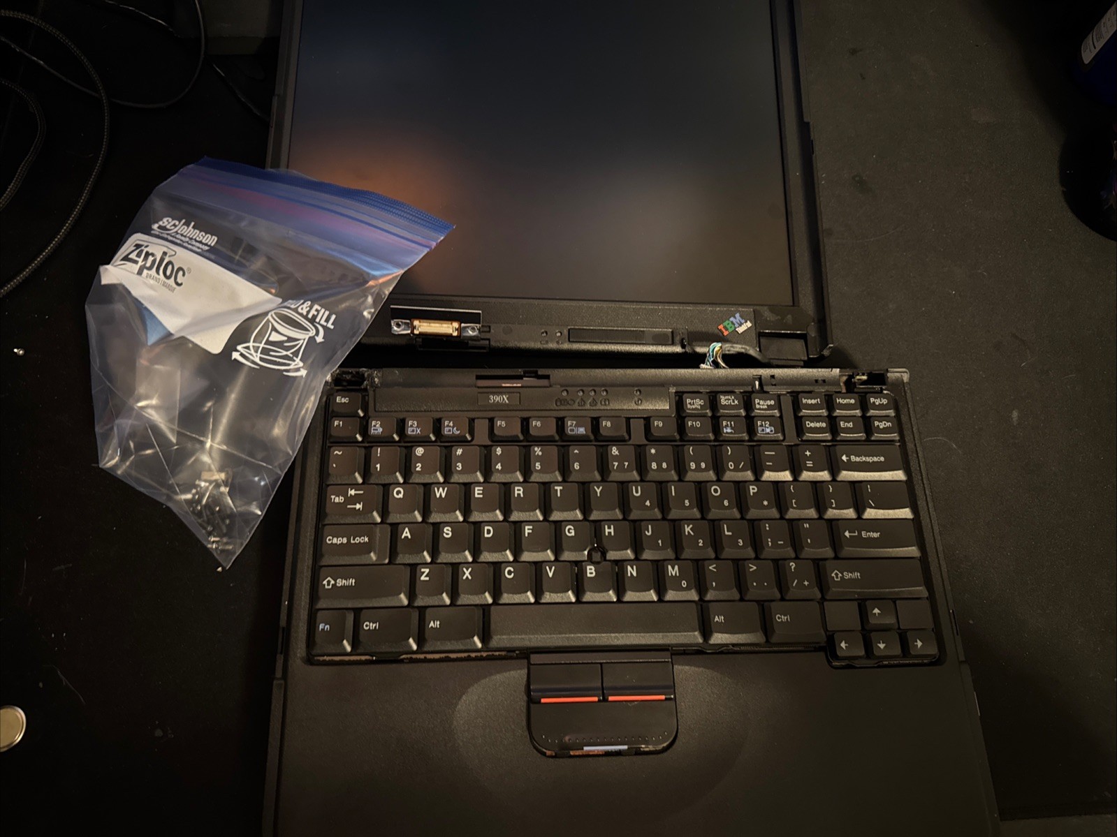 Working IBM ThinkPad 390X for Parts/Repair - Good Screen - Broken Hinge  