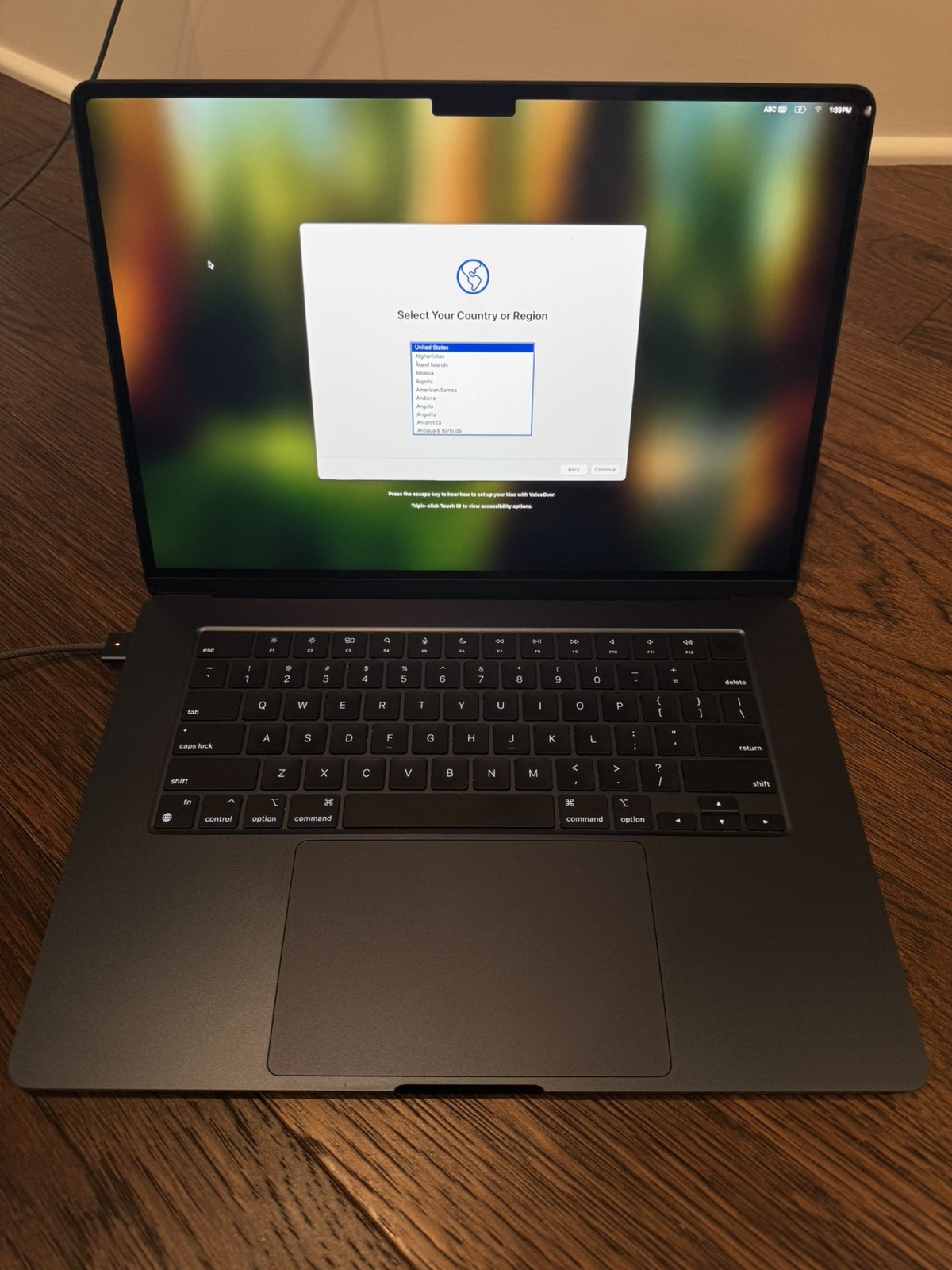 2024 Apple MacBook Air 15-inch M3 Chip 16GB RAM 256GB SSD Midnight MC9G4LL/A