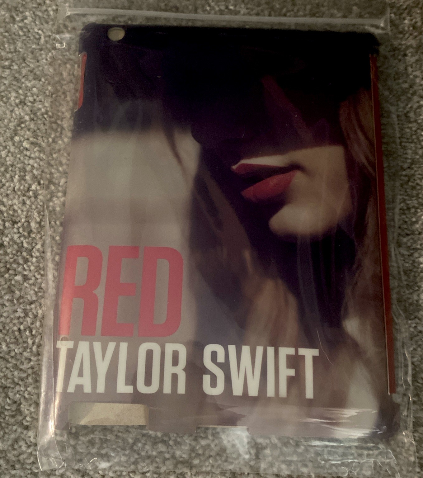 TAYLOR SWIFT “RED” Album iPad Case Promotional Issue Brand New in Plastic Pouch