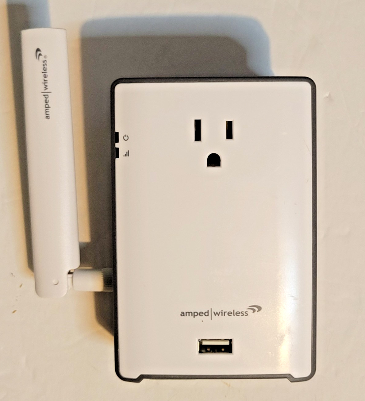 Amped Wireless REC22p High-Power Plug-In AC1200 WiFi Range Extender