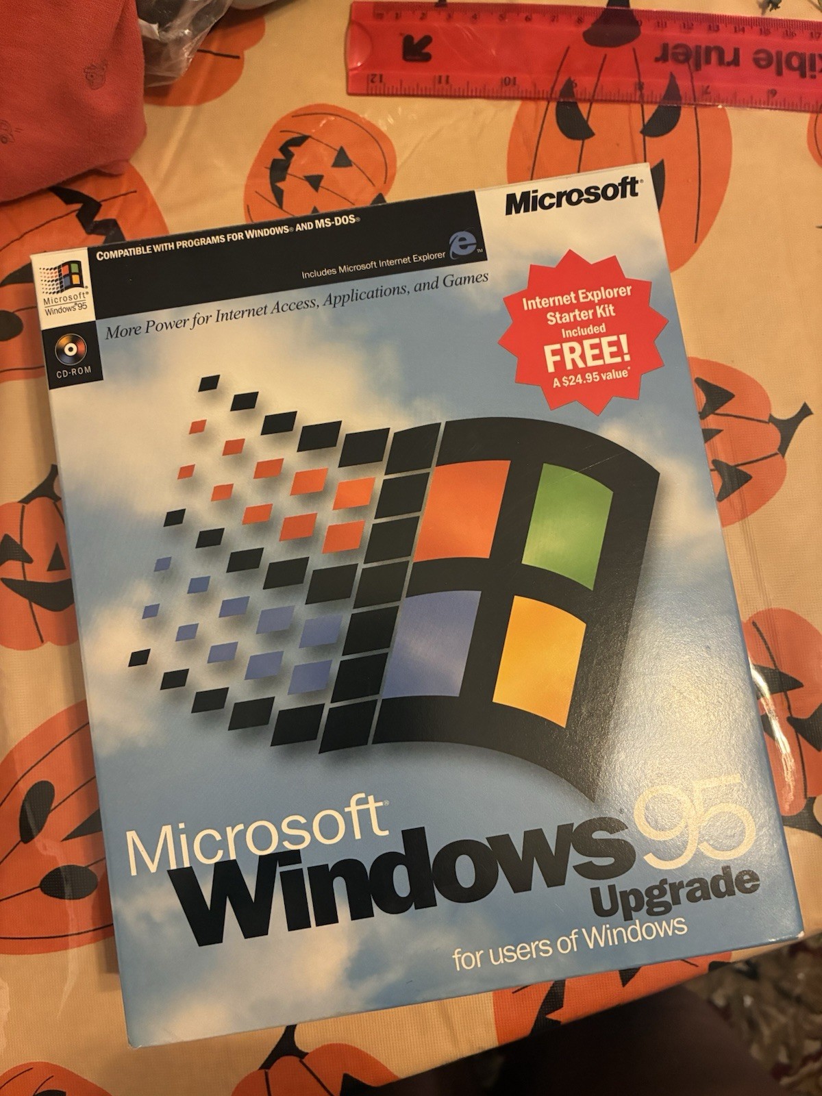 Microsoft Windows 95 Upgrade Software with CD-ROM, Product Key & Manual.