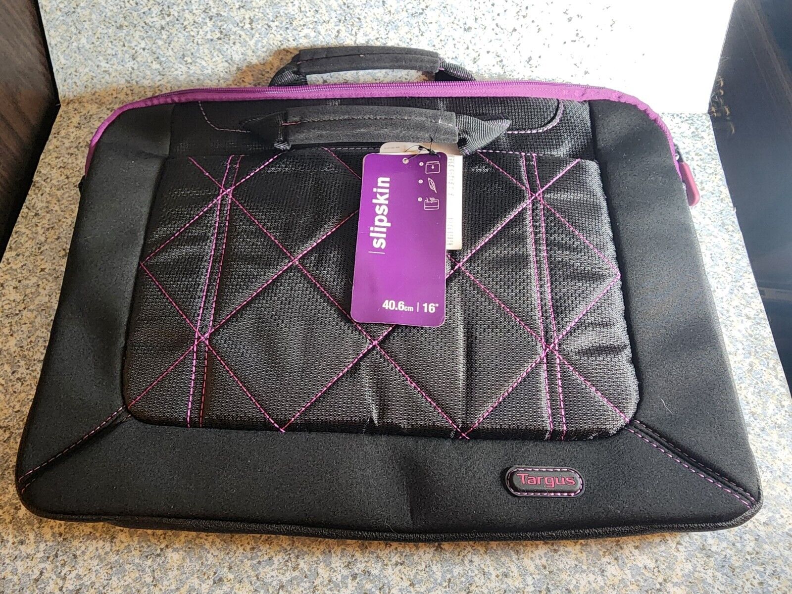 Targus TSS57401US Pulse Slipcase for 16-Inch Laptops - Black/Purple