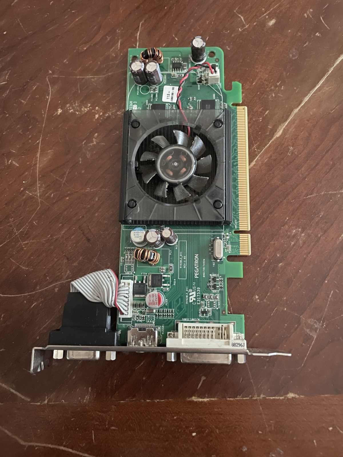 ATI Radeon HD 3450 ATI-102-B62902(B) PCI Express Graphics Card