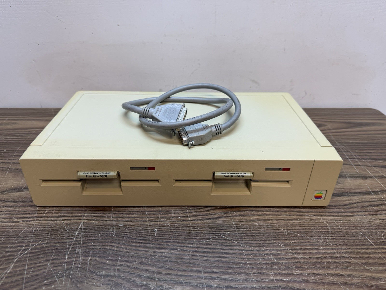 VINTAGE APPLE DUODISK DRIVE A9M0108 WITH CABLE SOME YELLOWING