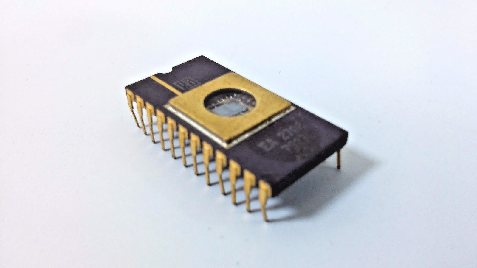 Eprom CPU Processor EA 2708 IC DIP 24 Pins Gold Plated 7923 Vintage Rare Collect