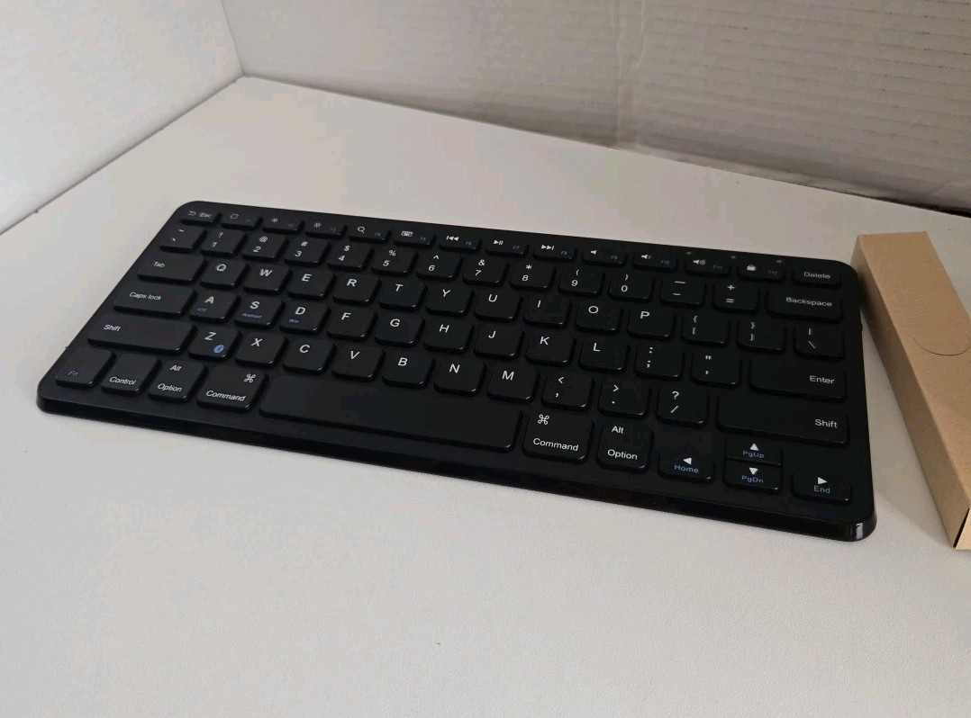 Anker Ultra-Compact Bluetooth Keyboard A7721 Is Rechargeable