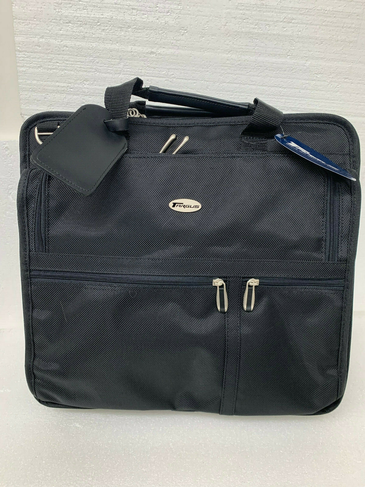 Targus CUCT01A Global Executive Laptop Briefcase Kit includes the key lock
