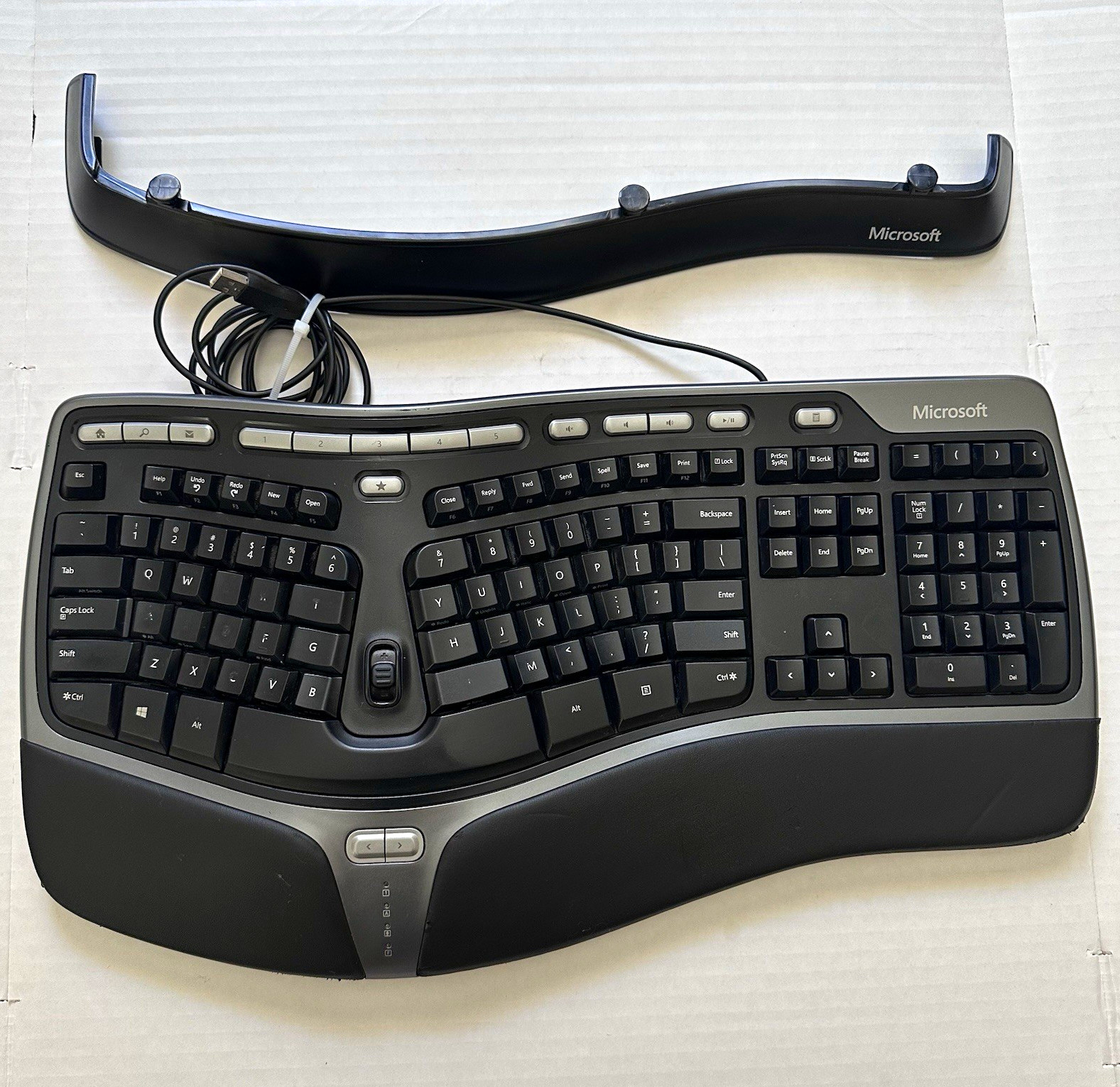 Microsoft Natural Ergonomic Keyboard 4000 v1.0 KU0462 Wired USB Model 1048 Works