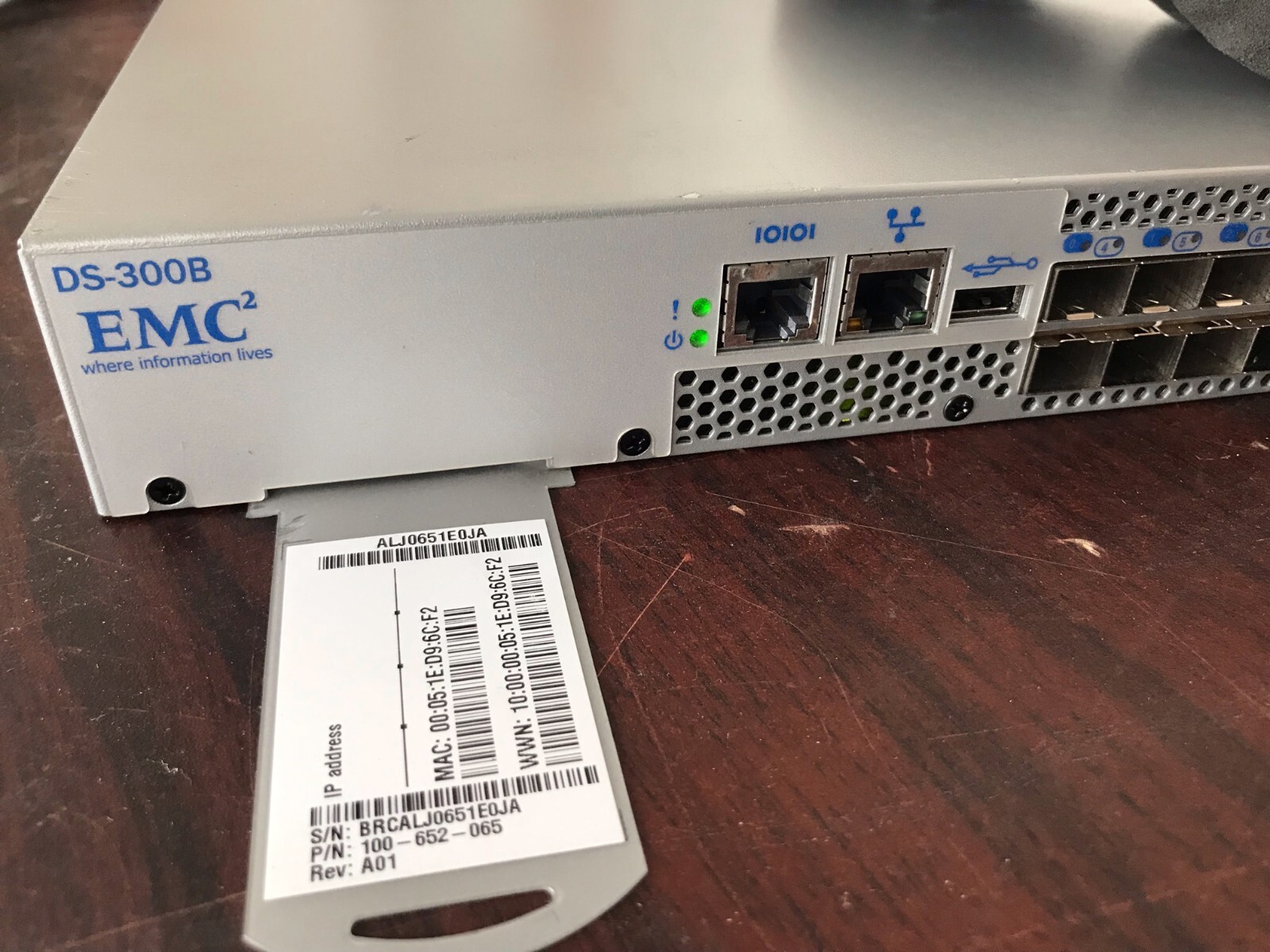 Brocade Emc2 Ds-300b 24 Port Network Switch WITH 2 SFP 8GB