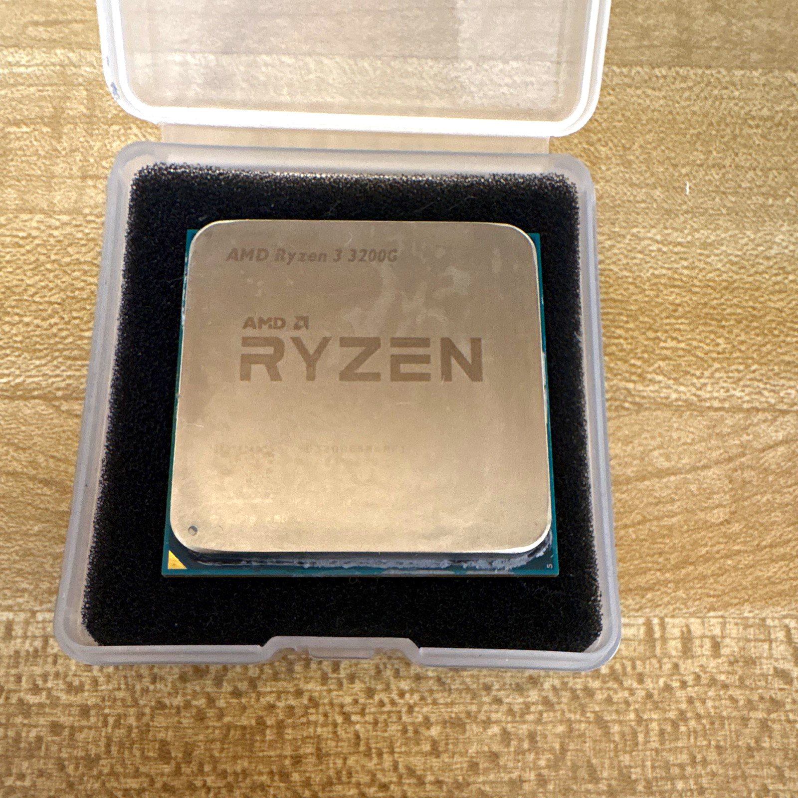 AMD Ryzen 3 3200G 4-Core 3.6GHz CPU Socket AM4 2MB L2