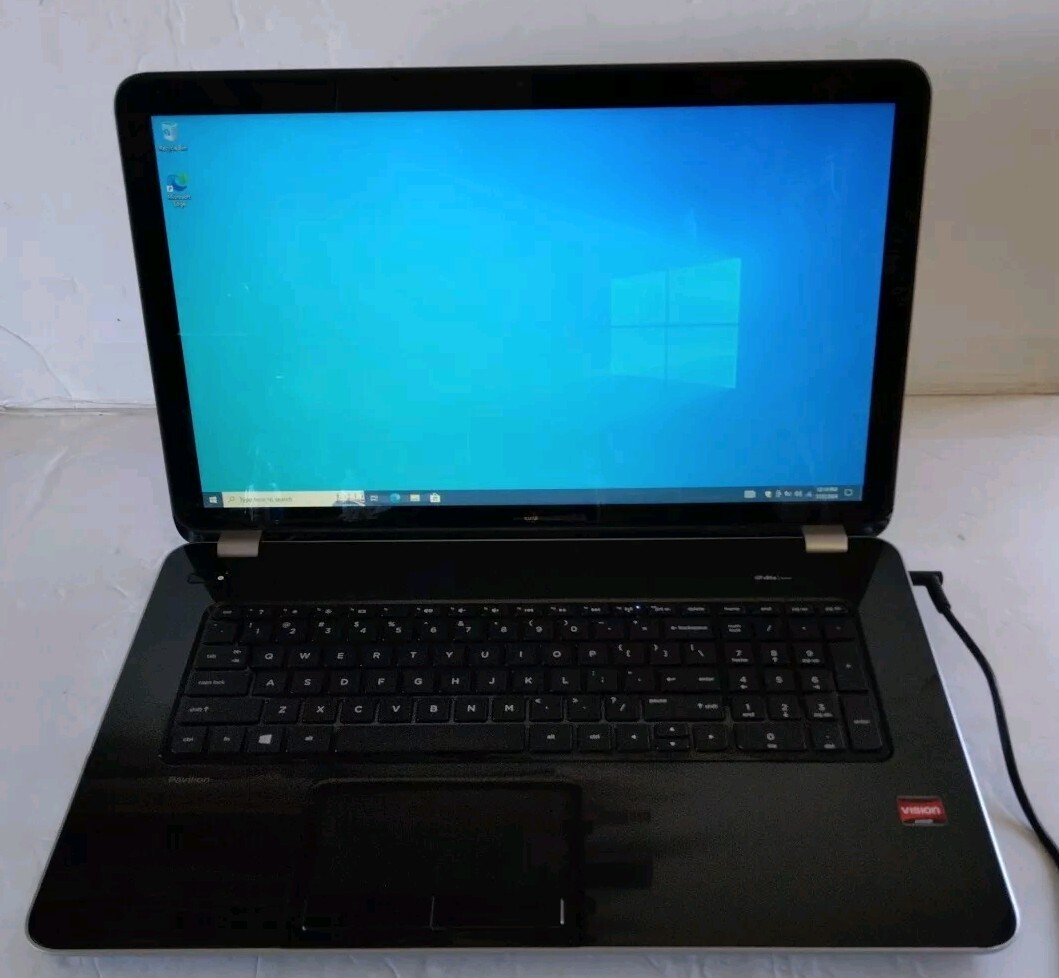 HP PAVILION 17 NOTEBOOK PC AMD  A4-4300M 2.50 GHz 8GB  1 TB WIN 10 HOME