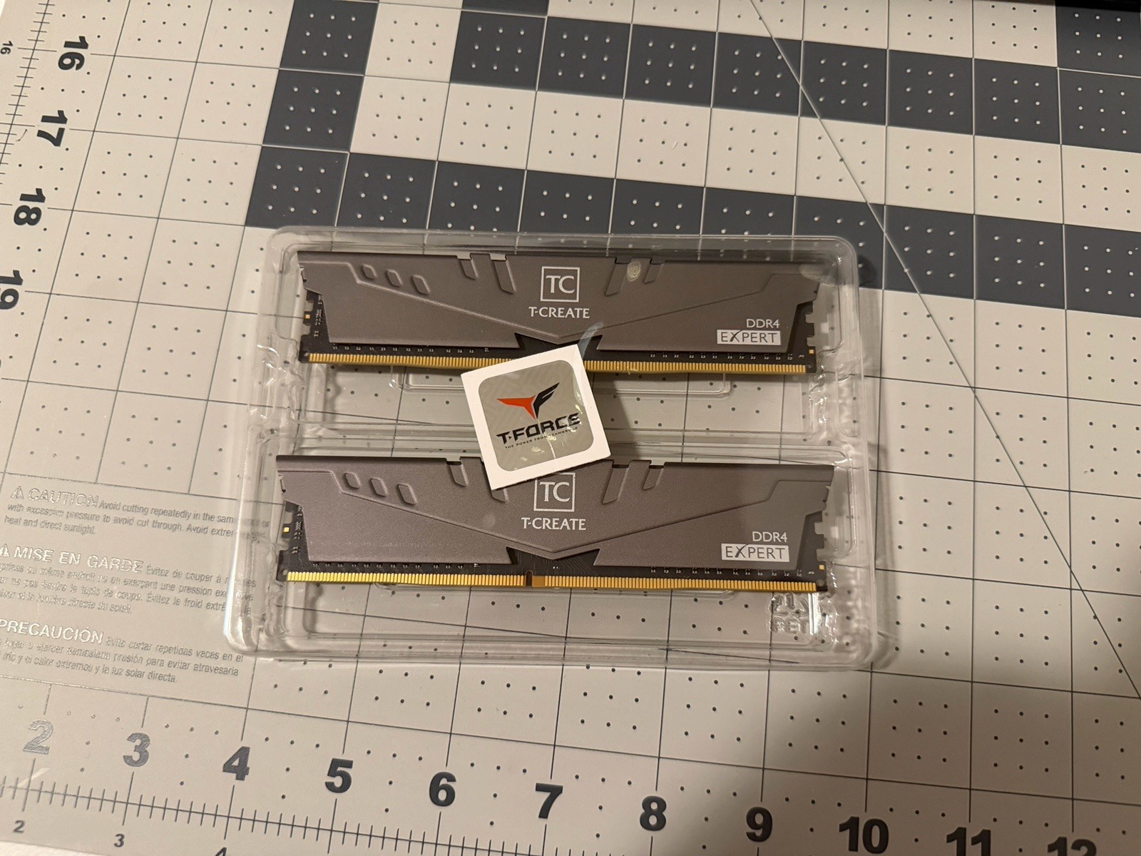 TEAMGROUP T-CREATE Expert overclocking 10L DDR4 32GB Kit (2 x 16GB) 3600MHz