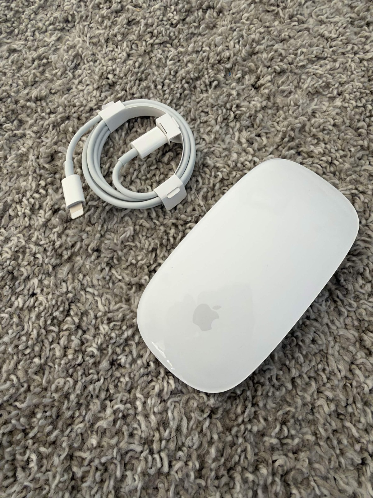Apple Magic Mouse 2 White (A1657) Excellent Condition + NEW Lightning Cable