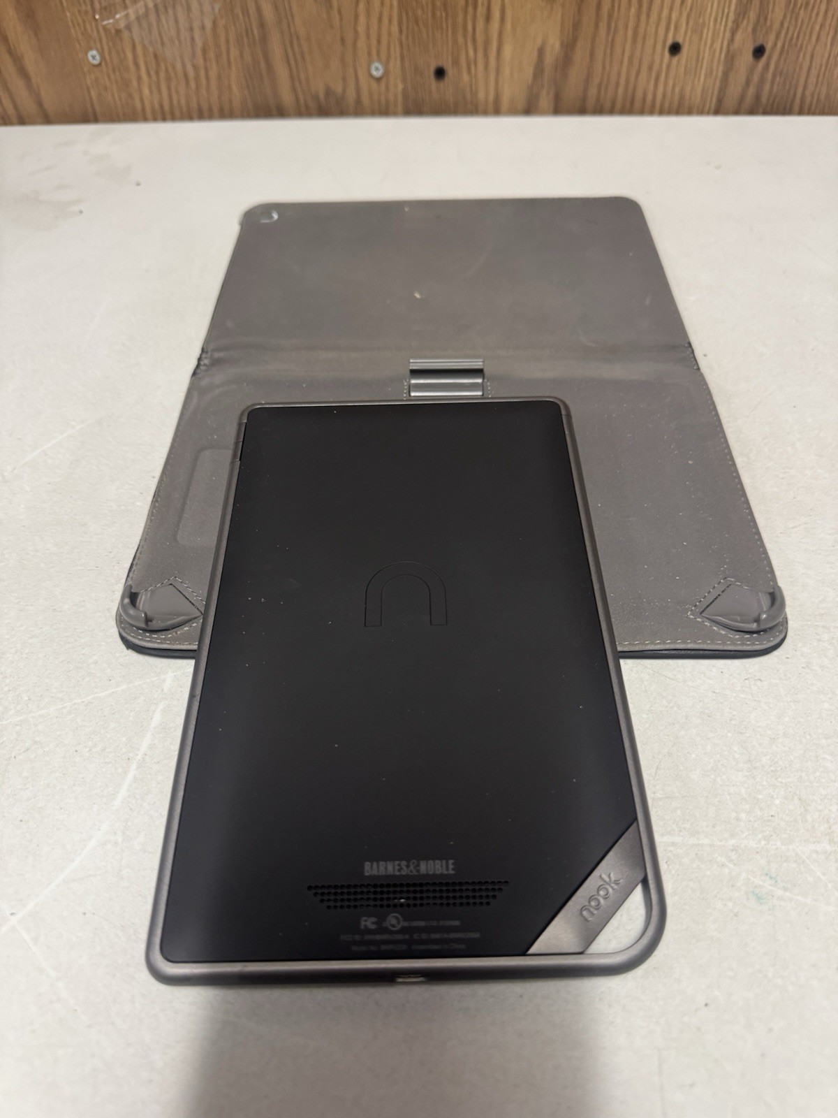Barnes & Noble NOOK Tablet BNRV200 w/ Case | For Parts or Repair