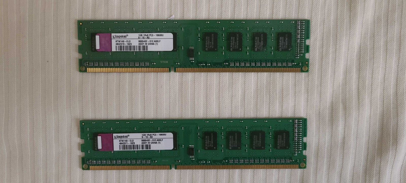 Kingston 1GB DDR3-1333 PC3-10600U Desktop RAM KTW149-ELD 240-Pin DIMM Lot of 2