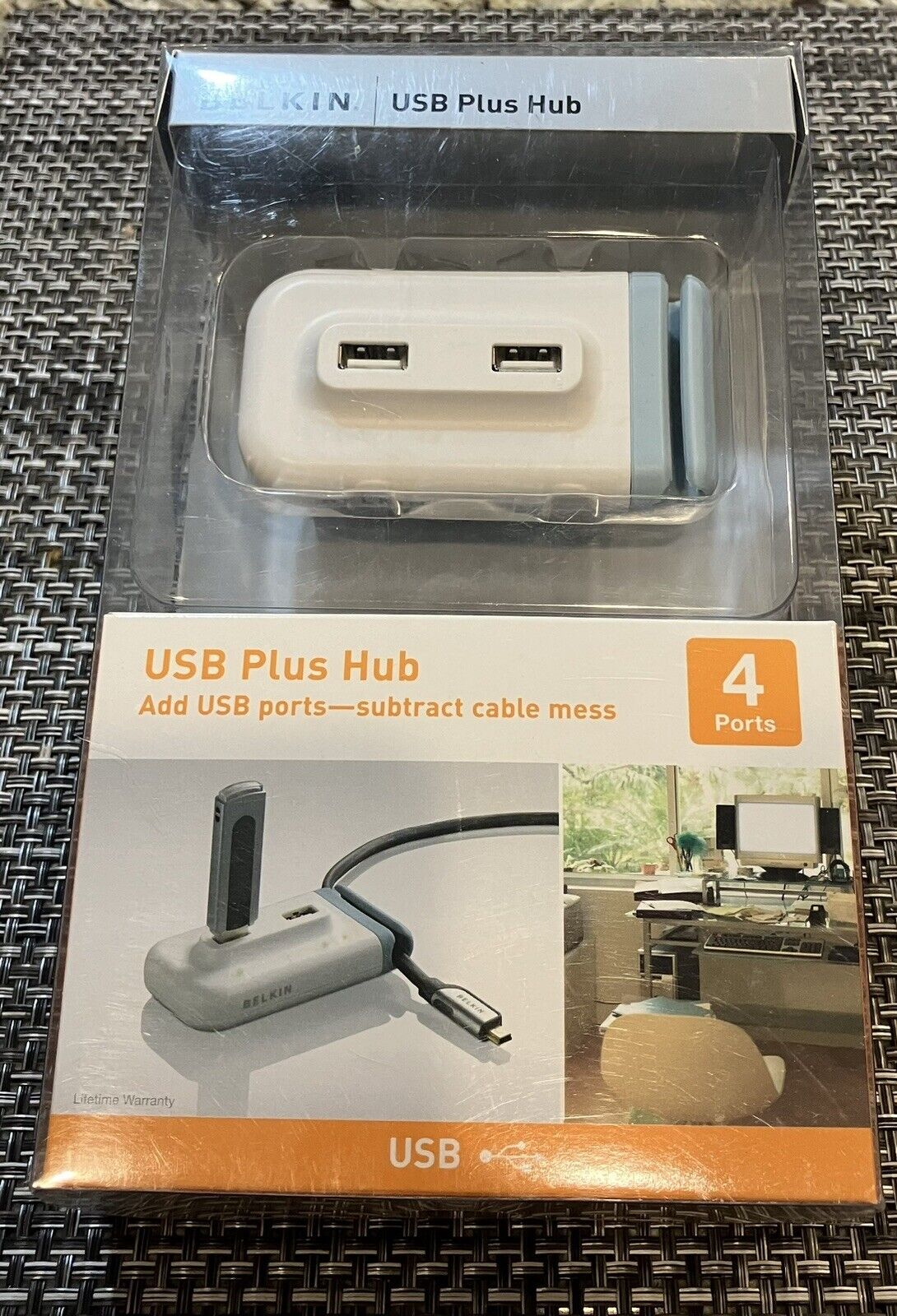 Belkin  USB Plus (F5U304WHT) 4-Ports External Hub