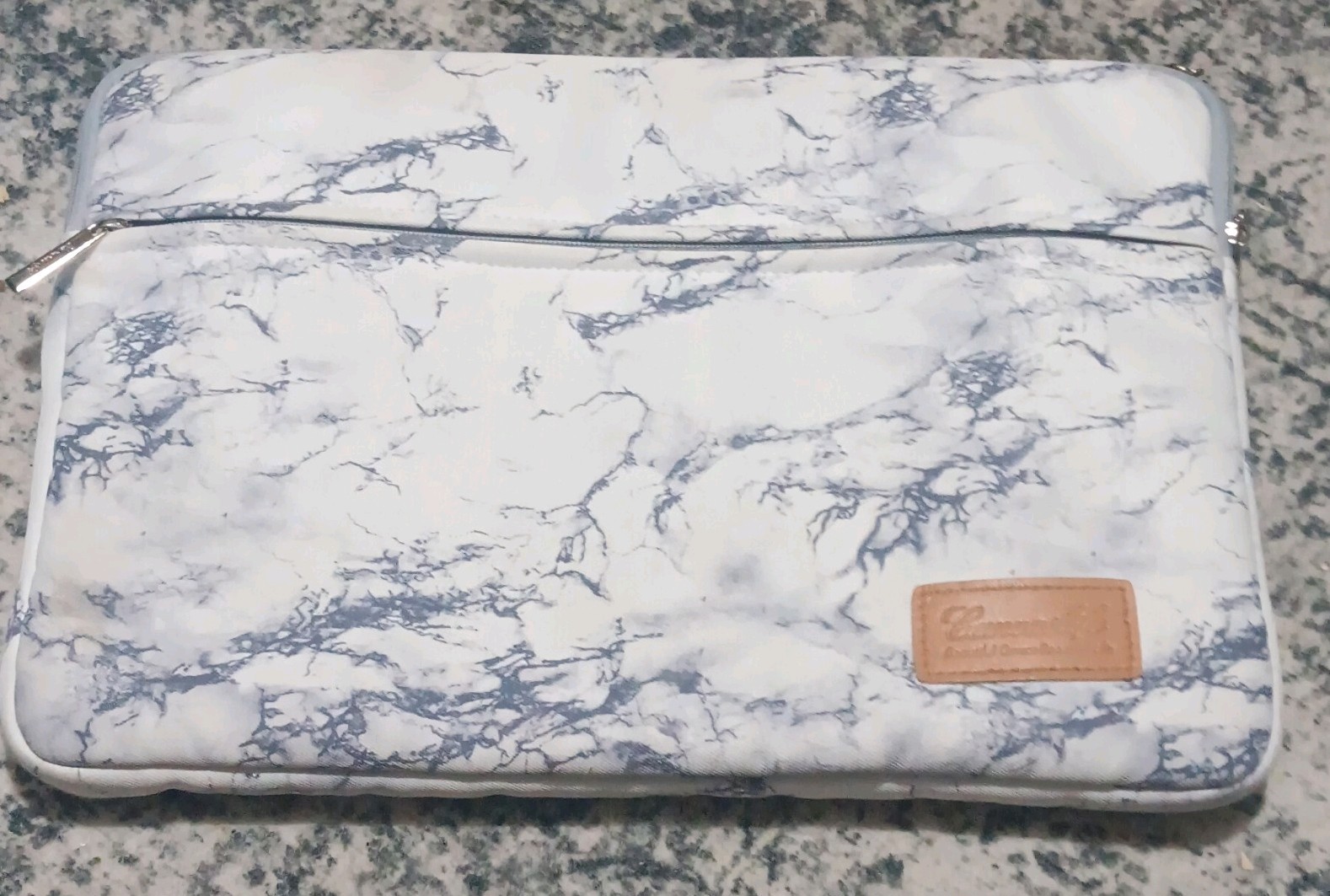 Canvaslife 15in Neoprene Padded Zipper Laptop Sleeve, White/Blue Marble. Linned