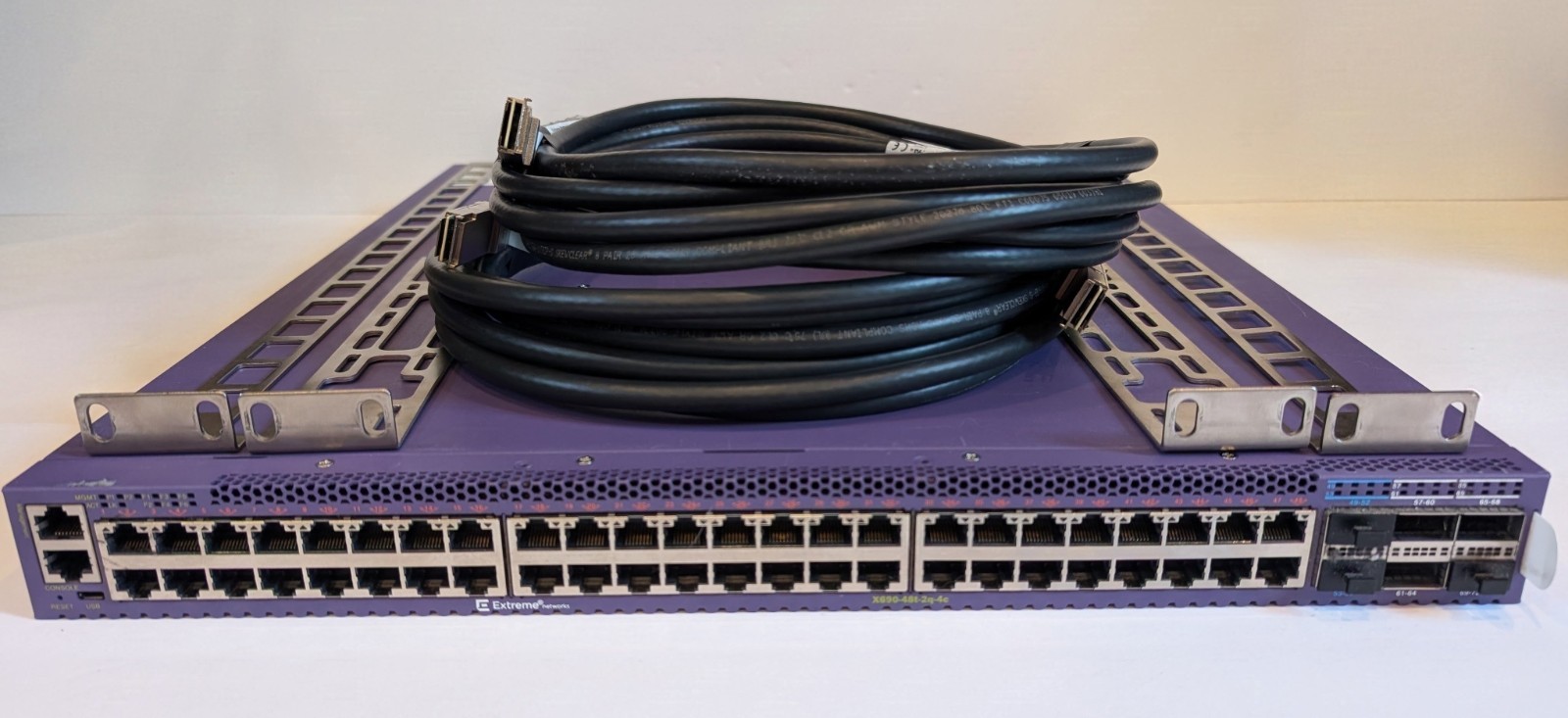Extreme Networks X690-48t-2q-4c Ethernet Switch w/Dual PSU, DAC Cables & Mounts 