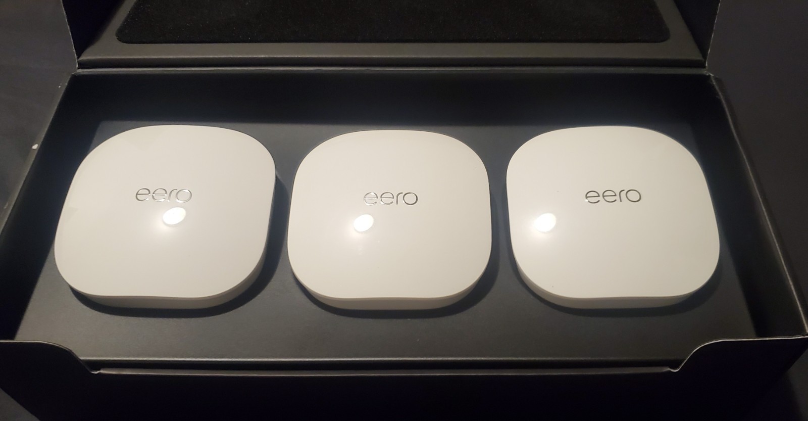 eero J010001 Mesh WiFi System 3-Pack Dual-Band Wi-Fi 5 w/ Box Accessories