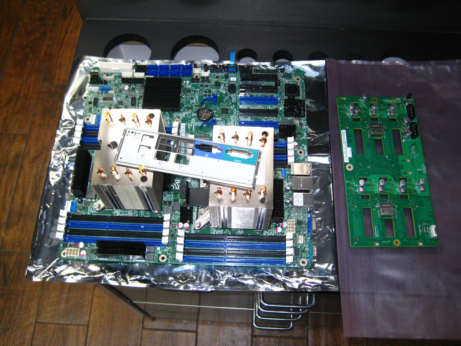 INTEL E99552-510 DUAL LGA2011 DDR3 S2600CP Mother Board & G15584-301 New