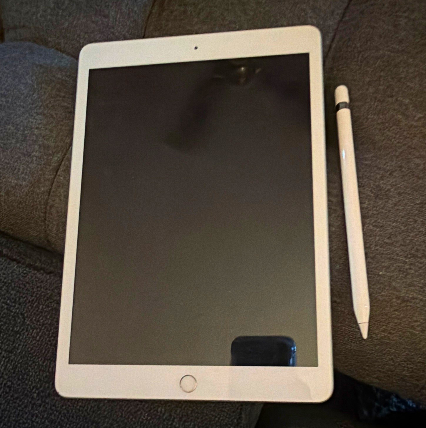 Apple iPad Series Tablet 10.9 in 128MB Wi-Fi + 5G White (Apple iPad)
