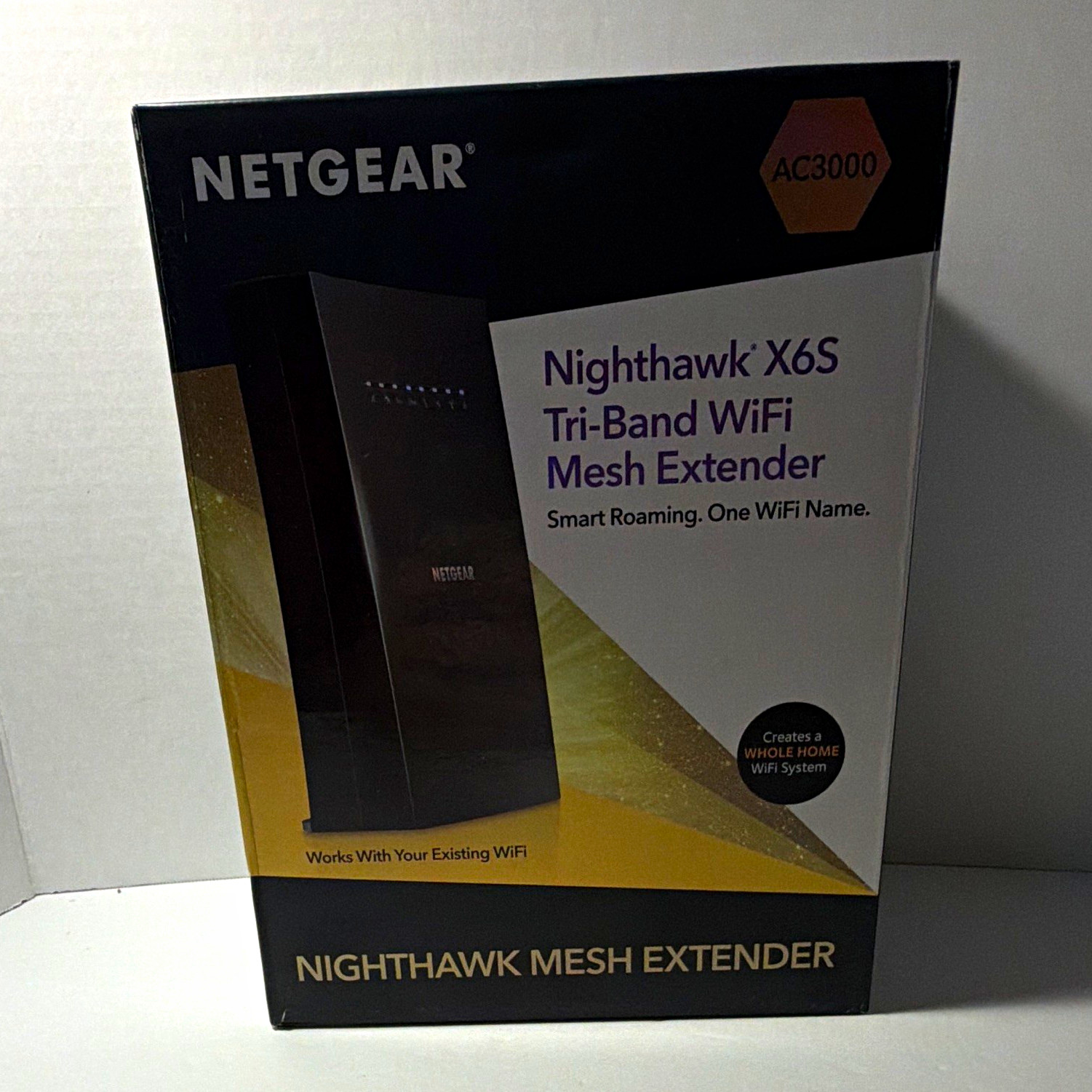 NETGEAR Nighthawk X6S EX8000 AC3000 Tri-Band Mesh Extender 4-Port turns on