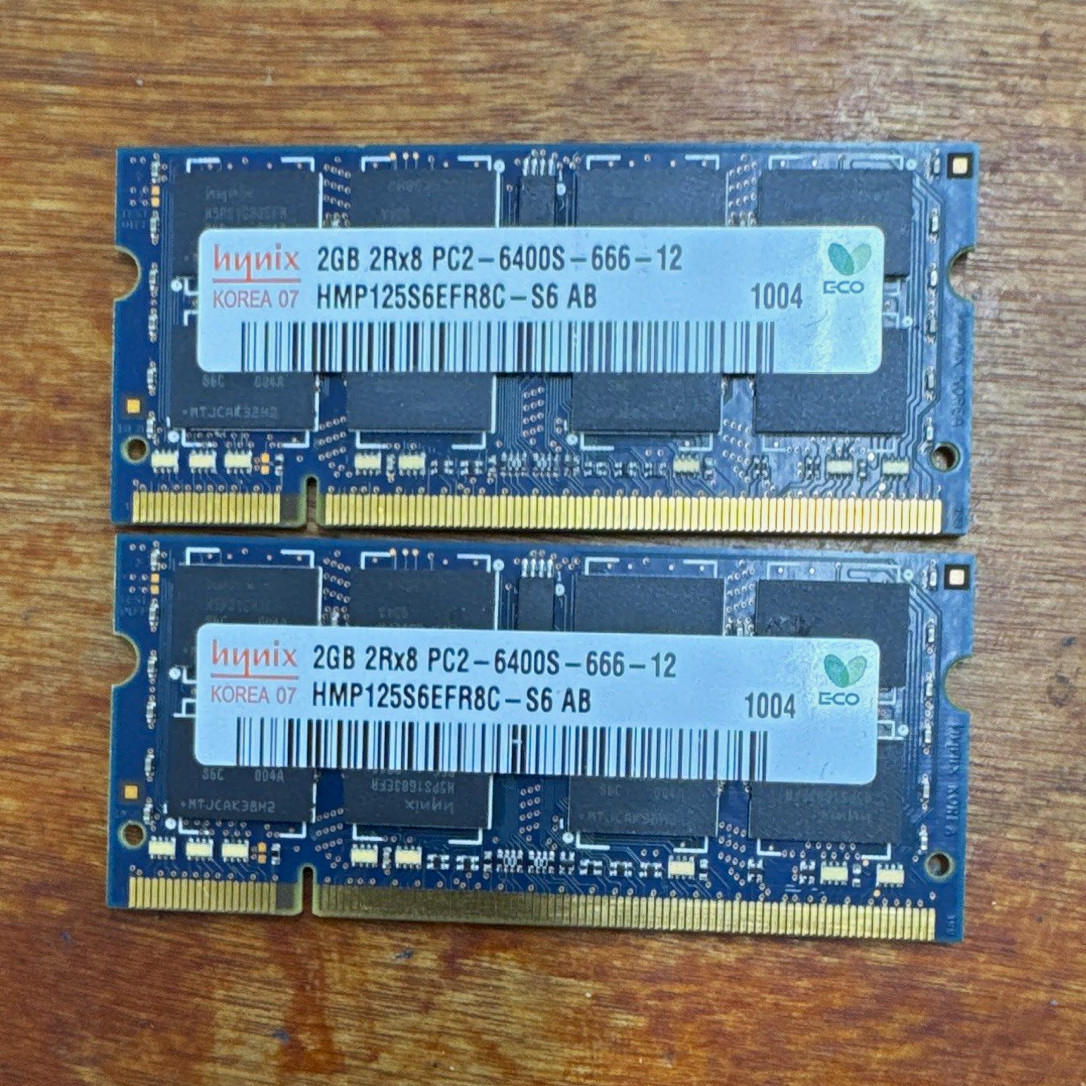 Hynix 4GB (2x2GB) DDR2 SO-DIMM PC2-6400S 200-Pin Unbuffered HMP125S6EFR8C-S6 AB