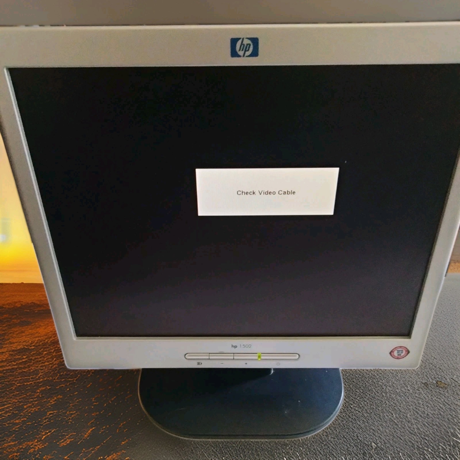 HP 1502 15-inch Flat Panel Monitor VGA, Space-Saving Square Screen-Good Cond.
