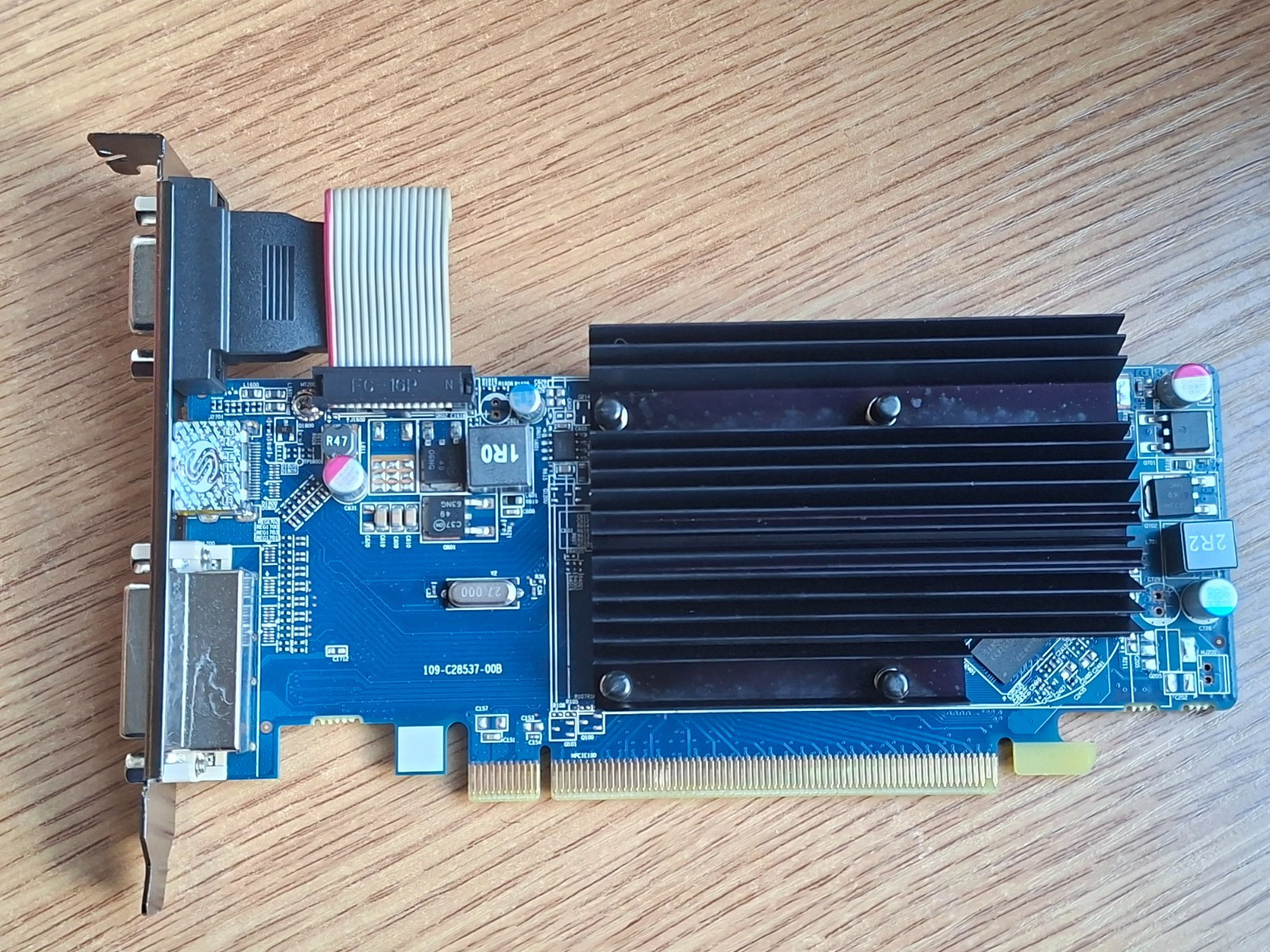 Sapphire Radeon HD 6450 1GB/64-bit DDR3 PCI-E 2.0 x16 HDMI,DVI-D,VGA,Video Card.