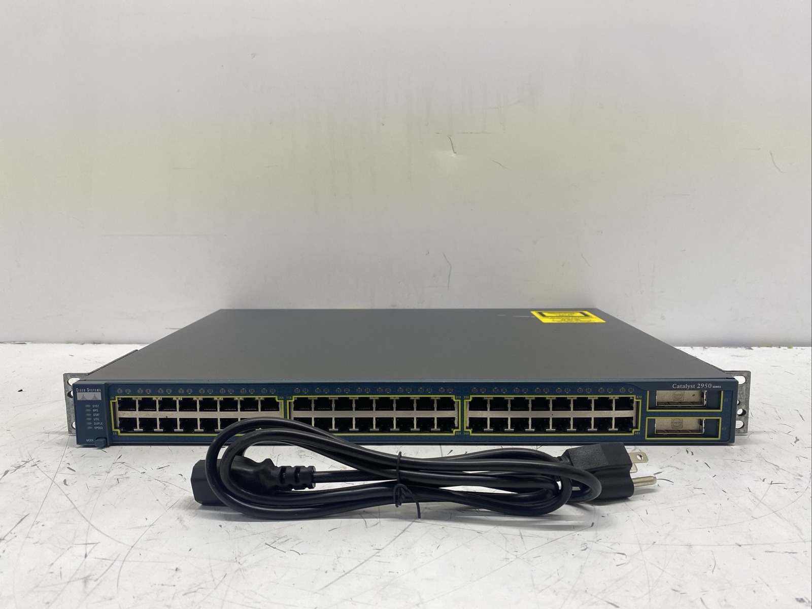 Cisco Catalyst 2950 WS-C2950G-48-EI 48-Port 10/100 Ethernet Switch w/ Power Cord